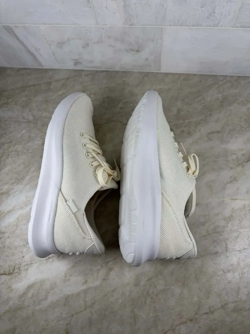 Kizik Cream Knit Hands Free Sneakers Women’s 7
